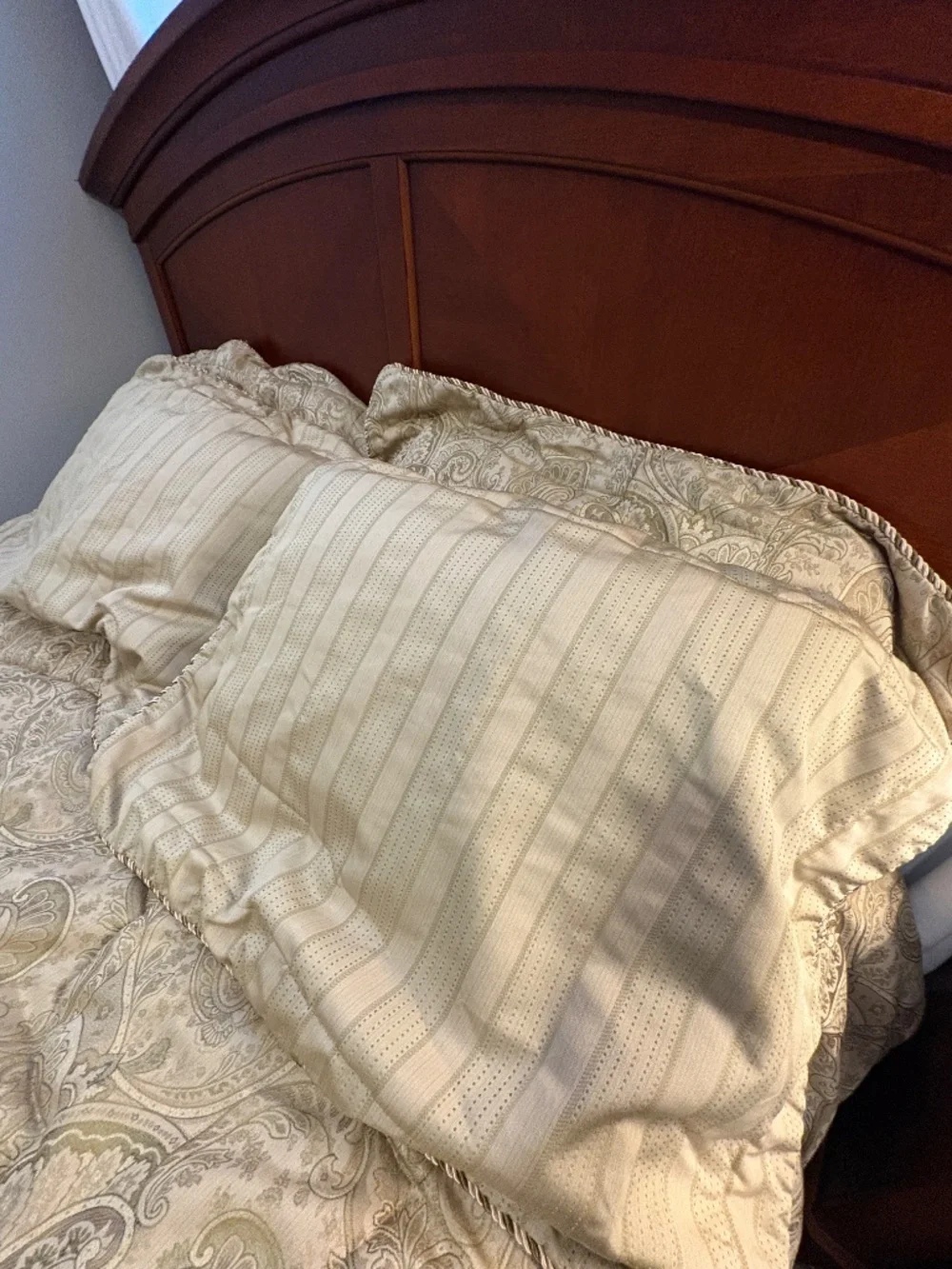 Jacquard Woven Paisley 6 Piece Queen Size Comforter Set